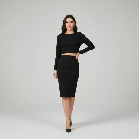 طقم أنيق باللون الأسود من قطعتين